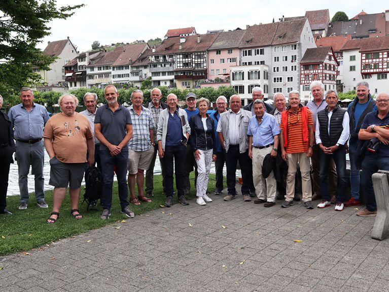 Gruppenbild vor beeindruckender Kulisse