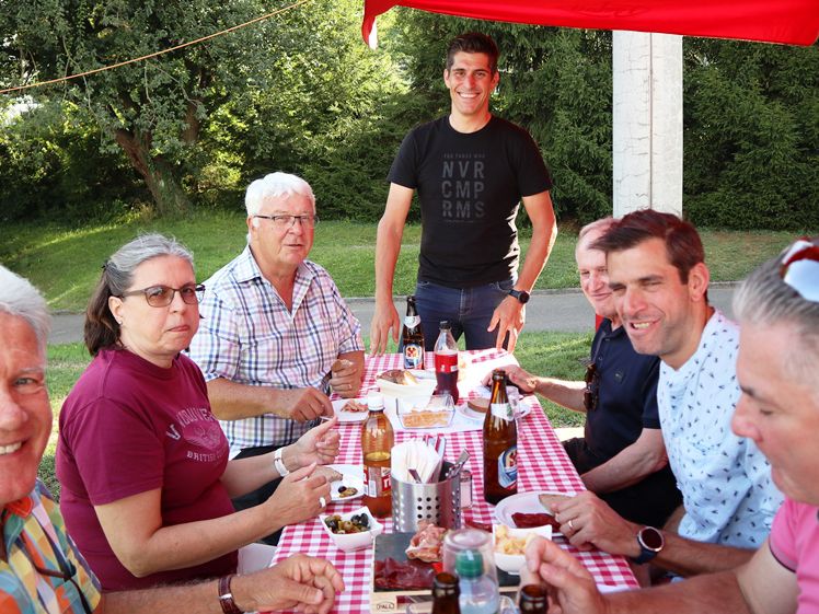 Heitere Stimmung beim Apéro ...